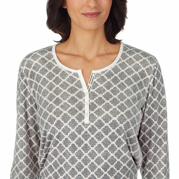 NAUTICA 2 piece Pajama Set Light Grey
Medium - Picture 4 of 5